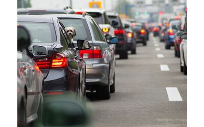 Per le festivit natalizie 3 5 milioni di veicoli in pi sulle strade in Italia