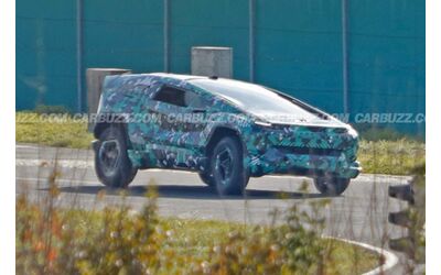 Questo nuovo modello elettrico ancora pi strano del Cybertruck