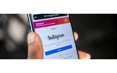 Instagram  blocca migliaia di profili  utenti su tutte le furie
