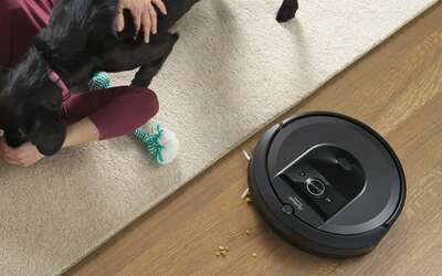 Sconto SHOCK su Amazon per il robot aspirapolvere iRobot Roomba i71556