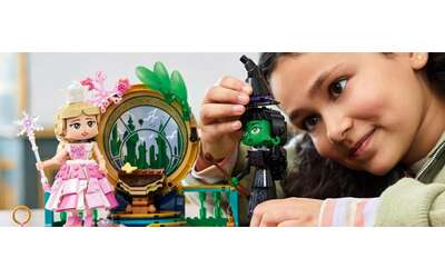Set LEGO Wicked al 40 di SCONTO Elphaba e Glinda da esporre perfette ora che esce con il nuovo film