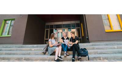 Smartphone  vietati a scuola anche al liceo