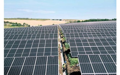 Solare ed eolico se in Italia rinnovare stanca