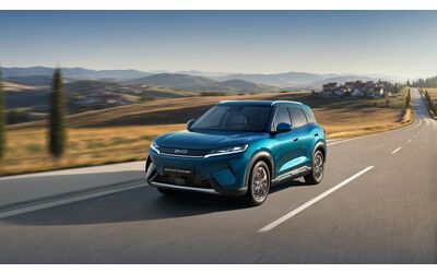 BYD Atto 2 DM i svelata la nuova Super Hybrid con 1 000 km di autonomia versioni e prezzi