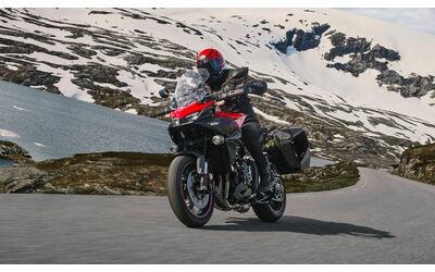 Debutta Honda CB1000GT 2026 la nuova tourer sportiva con cuore Fireblade