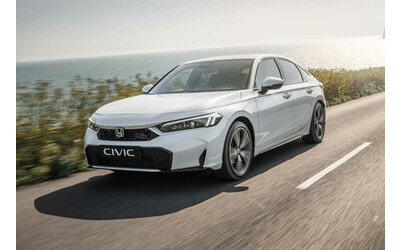 Honda Civic svelato il restyling nel Regno Unito ecco come cambia le novit