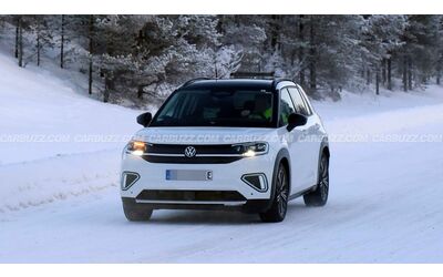 Nuova Volkswagen ID Cross 2026 ecco le ultime foto spia il debutto si avvicina