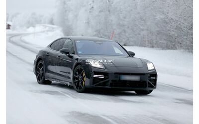 Porsche Panamera 2027 novit in arrivo prime foto spia del restyling