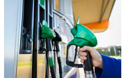 Prezzi carburanti il Codacons avverte in autostrada al servito benzina sopra 2 3 euro al litro