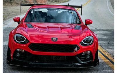 Questa FIAT 124 Spider davvero unica cuore Honda e 270 CV per essere velocissima in pista