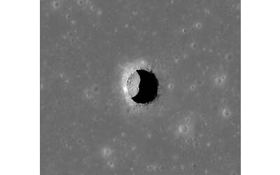 Scoperta grotta gigante sulla Luna: potrebbe ospitare la prima base umana