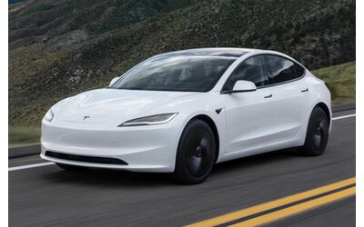 Tesla con garanzia scaduta, per cambiare il pacco batteria gli chiedono 23.500 euro
