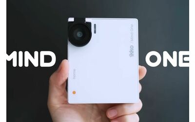 Lo smartphone grande come una carta Pokemon prezzo e caratteristiche