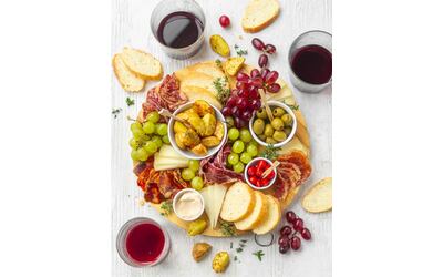 Come creare una charcuterie board di salumi per l aperitivo