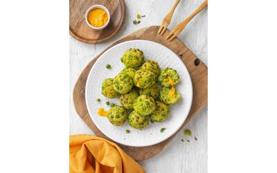 Polpette di piselli e patate con cuore filante di formaggio