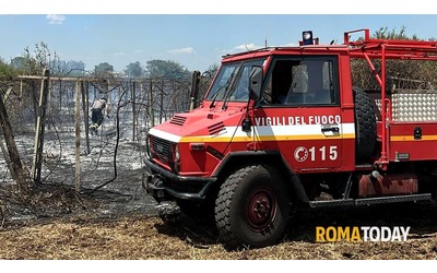 Raffica di incendi a Roma. Bruciano sterpaglie e rifiuti in città